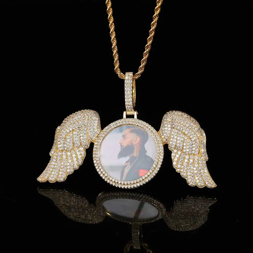 NUOYA Hip Hop Memorial Custom Photo Pendant Gold Photo with Big Angel Wings Pendants Trays Picture Necklaces