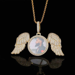 NUOYA Hip Hop Memorial Custom Photo Pendant Gold Photo with Big Angel Wings Pendants Trays Picture Necklaces