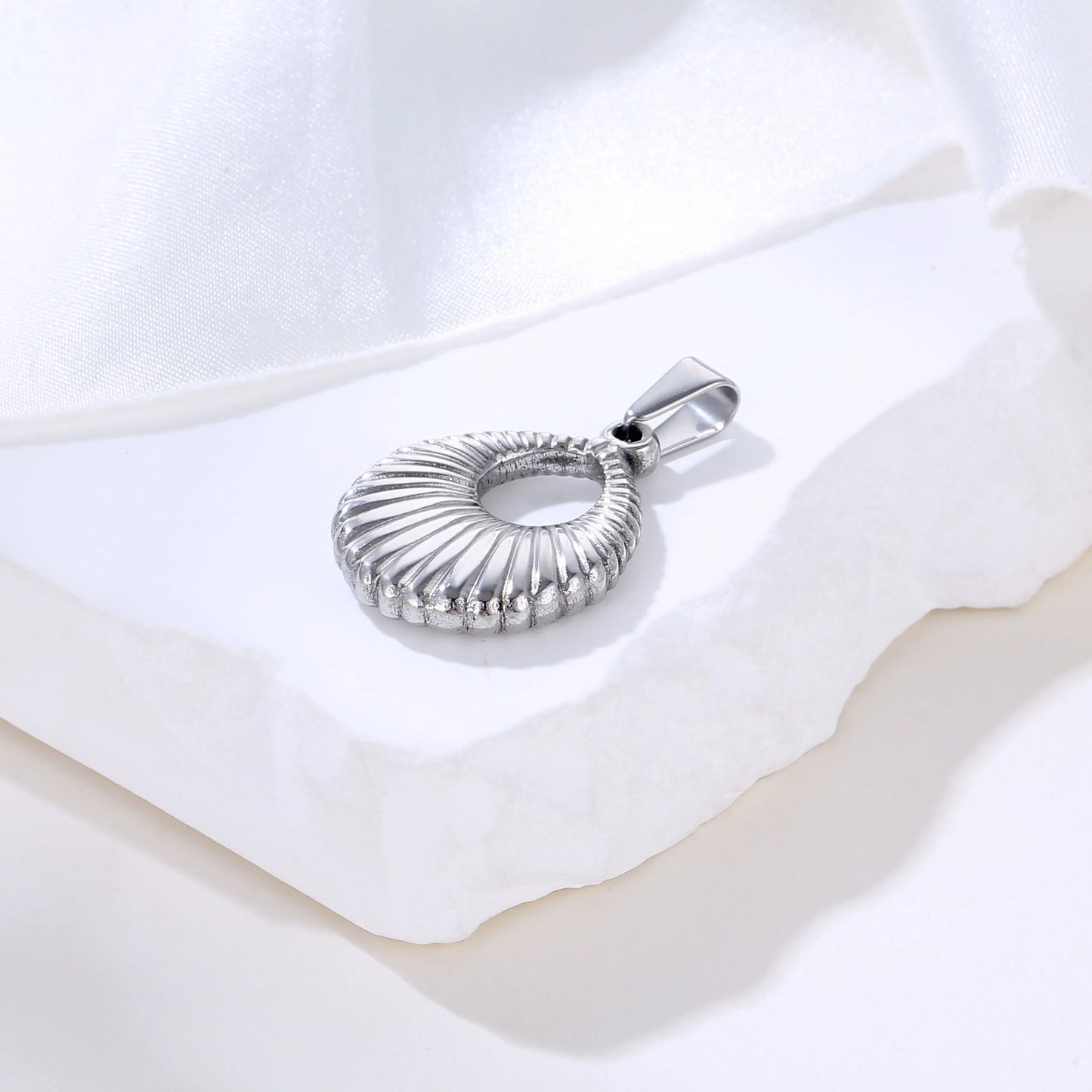Olivia 18K New Design Trendy Hoop Pendant Vintage Italian Charm for Necklace Stainless Steel Fine Jewelry for Jewelry Making