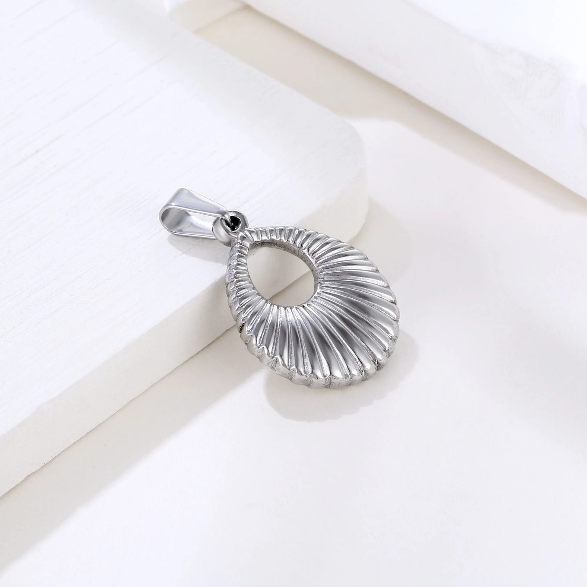 Olivia 18K New Design Trendy Hoop Pendant Vintage Italian Charm for Necklace Stainless Steel Fine Jewelry for Jewelry Making