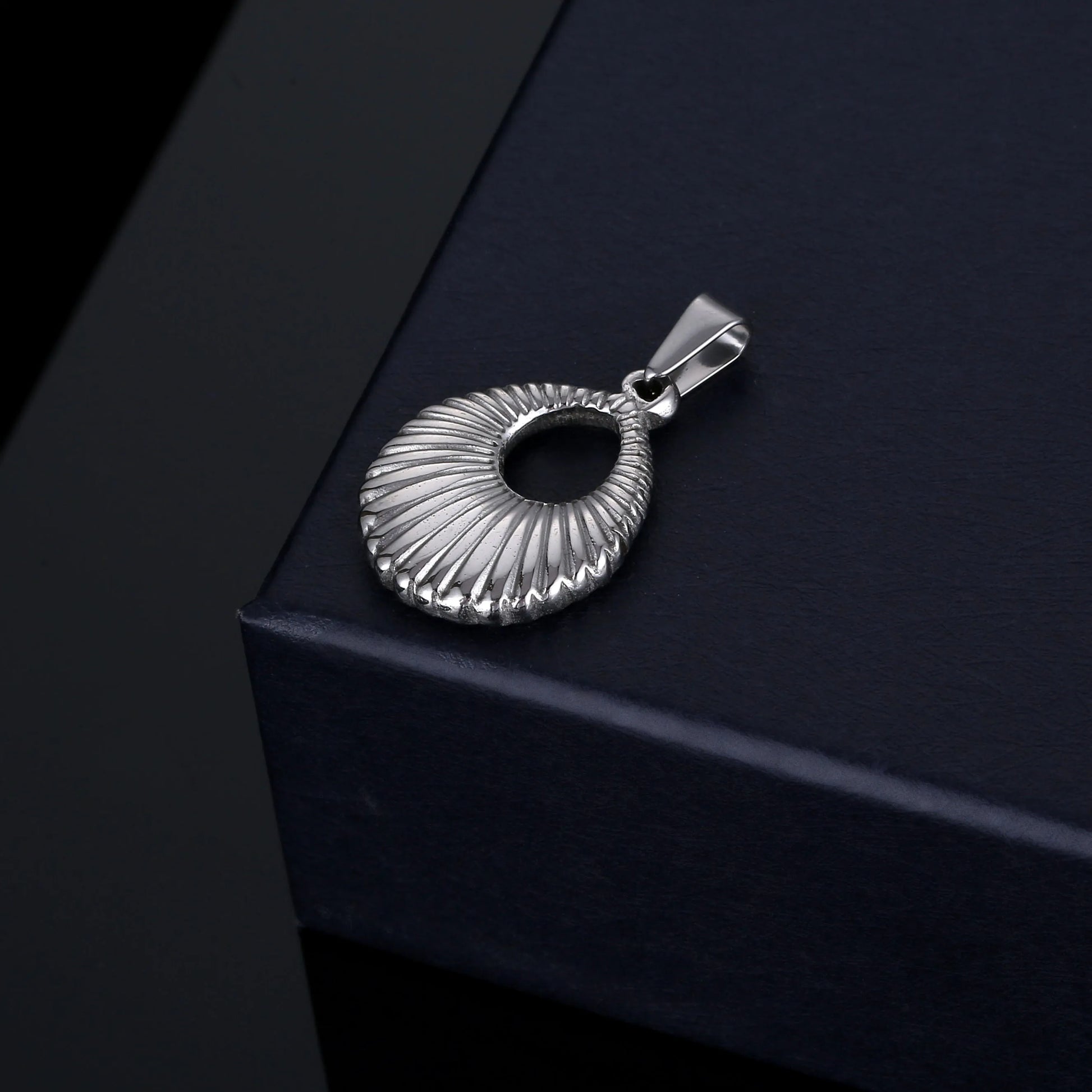 Olivia 18K New Design Trendy Hoop Pendant Vintage Italian Charm for Necklace Stainless Steel Fine Jewelry for Jewelry Making